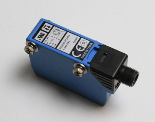 เครื่องตรวจจับแสงไฟฟ้าขนาดเล็ก SICK W250-2P2431 พร้อมแสงแดงที่เห็นได้ และเบอร์ชิ้น 6044699
