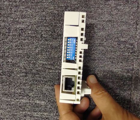 ABB RETA-01 R-series RETA-01 เป็นโมดูลเอเธิร์เน็ตเอดป์เตอร์ 1 ท่าเรือที่รองรับโปรโตคอลการสื่อสารสอง