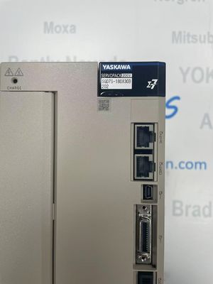 M12 ประเภทการก่อสร้าง Yaskawa SGD7S-180A30B202 การควบคุมแบบแอนาล็อกที่มีลักษณะที่ก้าวหน้าและการระบายพลังงาน ≤ 0.7 W