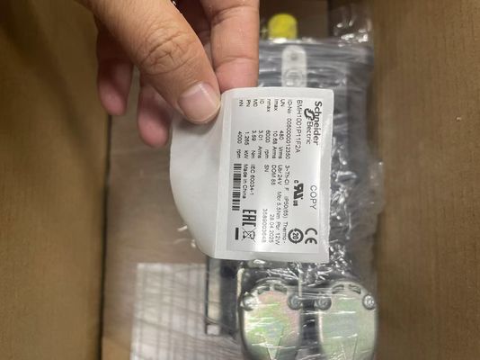 Schneider BMH1001P11F2A เซอร์โวมอเตอร์พร้อมเบรค เล็กซิอุม 32 3.3Nm 6000rpm Keyed Shaft IP54 128bit Encoder