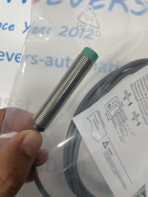 สวิตช์ตรวจจับระยะใกล้แบบเหนี่ยวนำ Siemens 3RG4022-0CD00 พร้อม Linearity ±0.2% of span และ Ingress Protection IP66/67