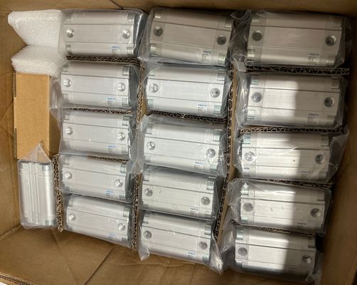 กระบอกสูบลมขนาดกะทัดรัด Festo ADVU-32-30-P-A