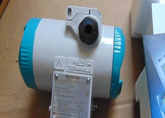 7MF4033-1DA10-2AB6-Z A01+Y01+Y15 เครื่องส่ง SIEMENS