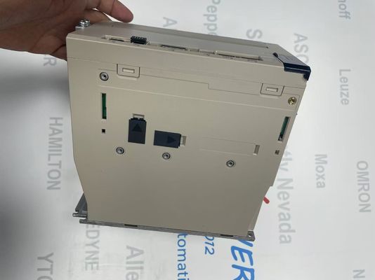 M12 ประเภทการก่อสร้าง Yaskawa SGD7S-180A30B202 การควบคุมแบบแอนาล็อกที่มีลักษณะที่ก้าวหน้าและการระบายพลังงาน ≤ 0.7 W