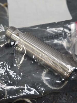 NJ5-18GM50-A2-V1 เครื่องตรวจจับความใกล้ชิดแบบกระบอก ประเภทเครื่องเชื่อม M18